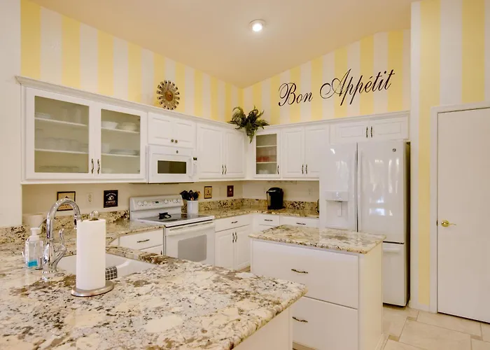 Pool + Golf On-site! Extended Gilbert Getaway * Queen Creek