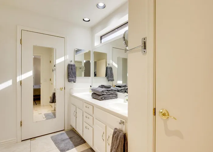 Pool + Golf On-site! Extended Gilbert Getaway *