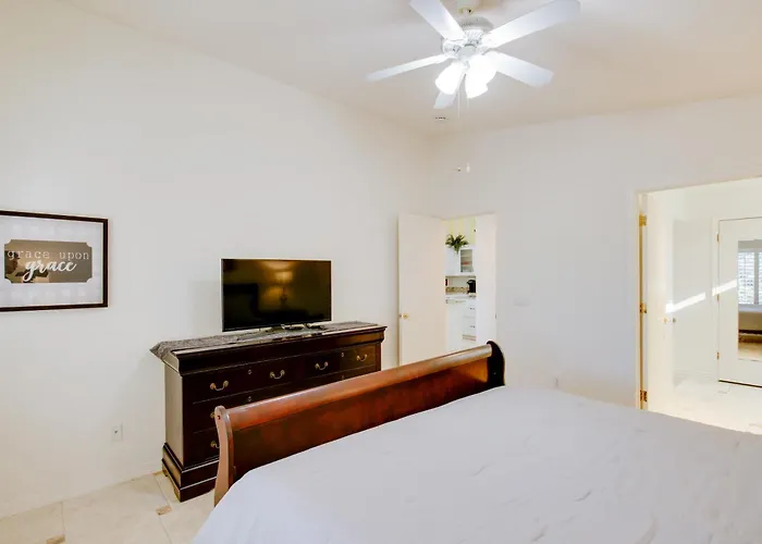 Pool + Golf On-site! Extended Gilbert Getaway Holiday home