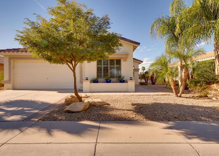 Pool + Golf On-site! Extended Gilbert Getaway Holiday home
