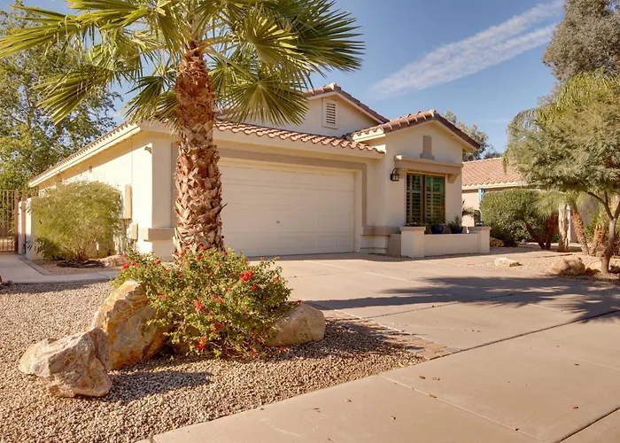 Holiday home Pool + Golf On-site! Extended Gilbert Getaway Queen Creek